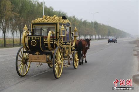 Trung Quốc Chiêm Ngưỡng Cỗ Xe Ngựa Hoàng Gia Anh Phiên Bản Nhái