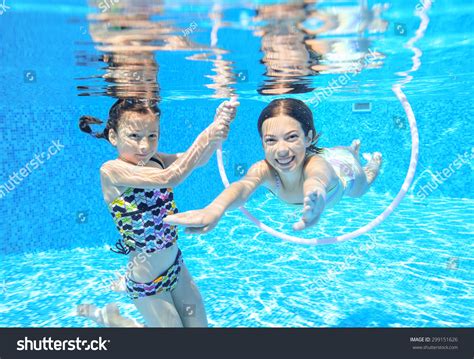 Happy Children Swim Pool Underwater Girls库存照片299151626 Shutterstock