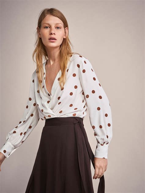 43 Best V Neck Polka Dot Blouse You Can Try In Your Style Vialaven