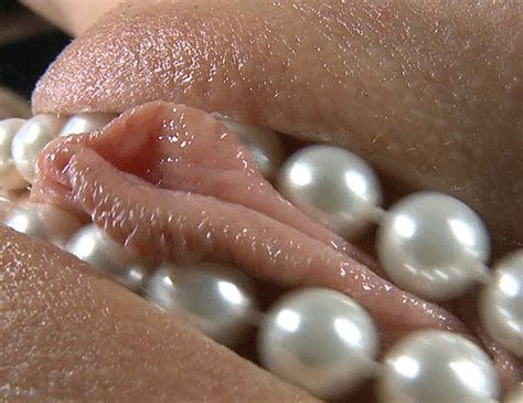 Sex Images Blonde MILF Carli Banks Masturbates With Pearls Porn