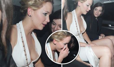Embarrassing Wardrobe Malfunction Jennifer Lawrence Suffer