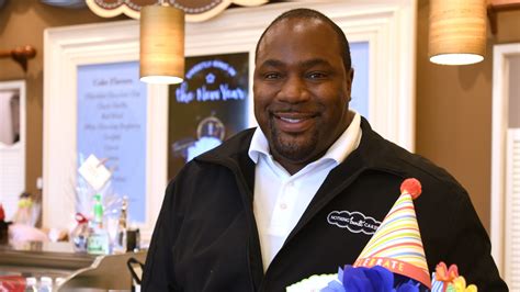 Kenny Peterson's Nothing Bundt Cakes still popular with locals