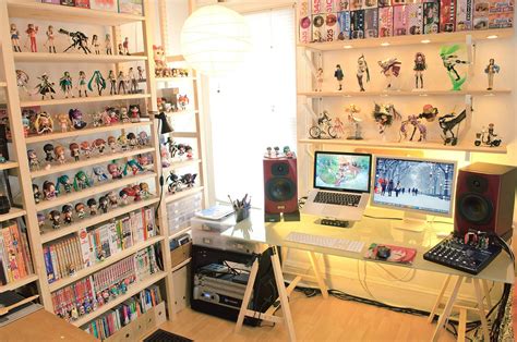 This will work well if your teen is a big anime fan. 12 niesamowitych pokojów fanów mangi i anime | Animeholik ...