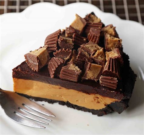 Chocolate cream pie with a peanut butter pie dough and a whipped peanut butter cream. Reese's Chocolate Peanut Butter Cup Pie - Modern Honey