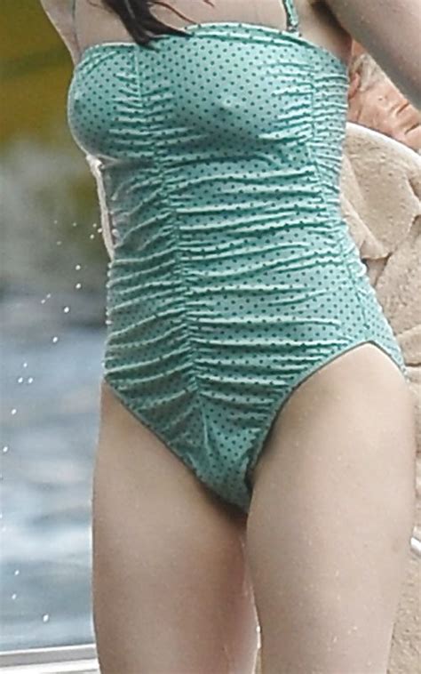 Anne Hathaway Swimsuit On Vacation In Italy Porn Pictures Xxx Photos Sex Images 303196 Pictoa