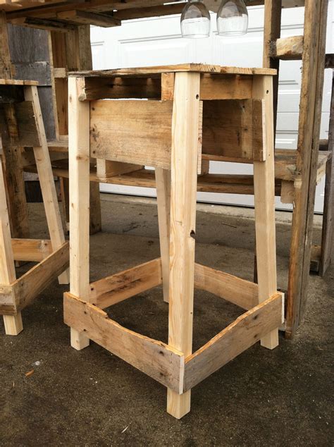 astonishing pallet bar stools Табуретки