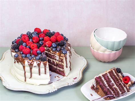 Weitere ideen zu kuchen, torten, backen. Waldfrucht-Nougat-Torte mit Sahne-Mascarpone-Creme und ...