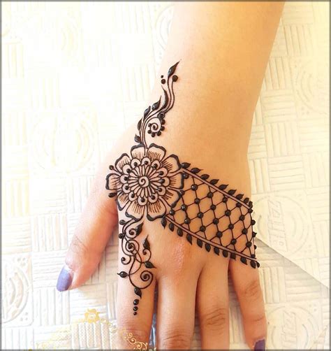 Arabic New Mehndi Design Simple Back Hand