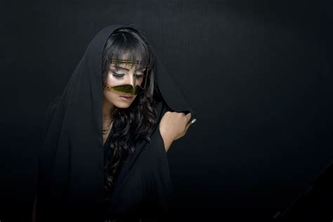 Shy Arabian By Ali Al Zaidi On 500px Photography Poses Women Dubai
