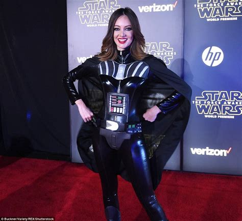 Star Wars The Force Awakens Fans Swarm Hollywood For Premiere Daily