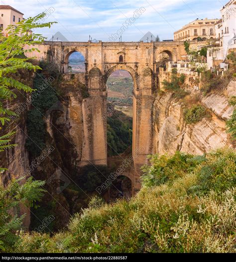 Puente Nuevo Neue Brücke In Ronda Spanien Lizenzfreies Bild