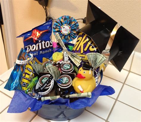 8th grade graduation gift ideas for boys; 25+ bästa Graduation gift baskets idéerna på Pinterest ...