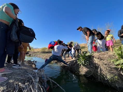 Migrants Cross Rio Grande Into El Paso After Juárez Detention Center Fire