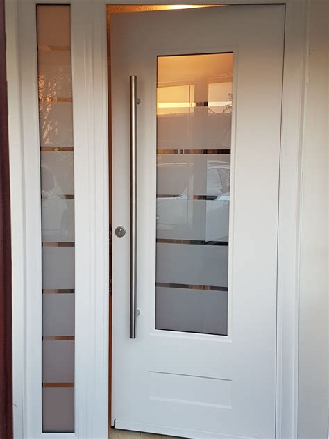 A Beautiful White Vogue With Bespoke Striped Glass Rockdoor Bespoke