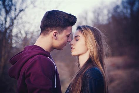 Lovearoundme How To Kiss Someone And Enjoy It On The First Try