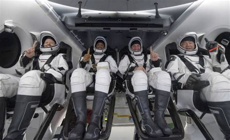 Los Astronautas De Crew 1 Amerizan De Forma Segura Después De Su Misión