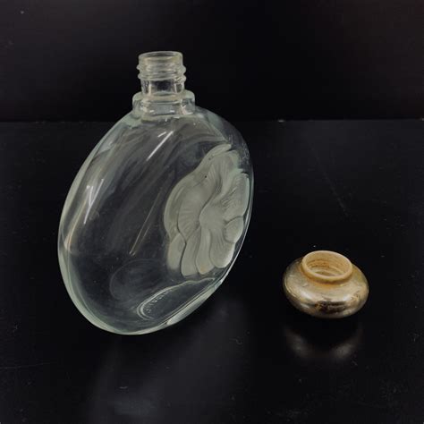 Vintage Lalique Perfume Bottle Designed For Nina Ricci Lalique France