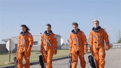 Go Behind The Scenes On One Direction S Drag Me Down Music Video Teen Vogue