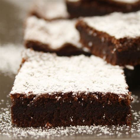 Einen kuchen schnell abkühlen zu lassen, kann manchmal ganz praktisch, manchmal aber auch nötig sein. Schneller geht nicht: 4 geniale Kuchen aus nur 2 Zutaten