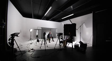 The Best Lighting Kits And Tips For Video Interviews