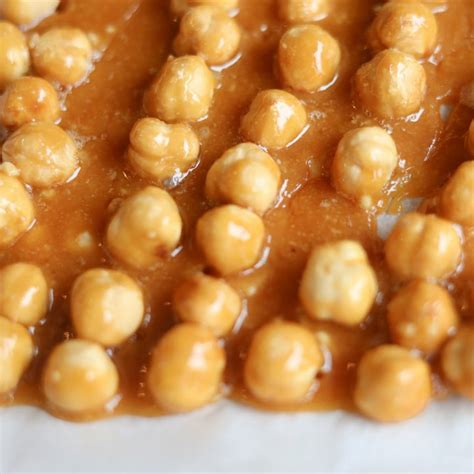 Easy Hazelnut Brittle Le Chef S Wife
