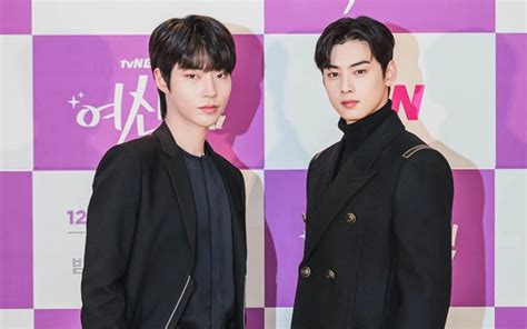 Tak Sengaja Akur Pelukan Cha Eunwoo ASTRO Dan Hwang In Yeop Di True Beauty Bikin Fans Gemas