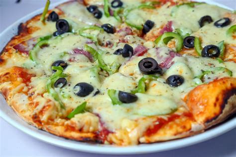 Check out pizza hut restaurant's vegan menu, including vegan pizza, sides and desserts. Veg Pizza Recipe | Vegetable pizza | Veggie Pizza - Listy Recipe