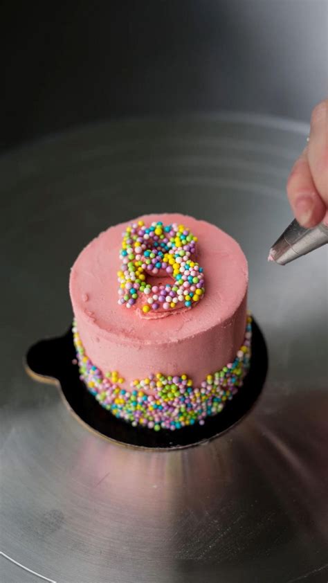 Tiny Cake Video Tiny Cakes Cake Decorating Tips Crazy Cakes