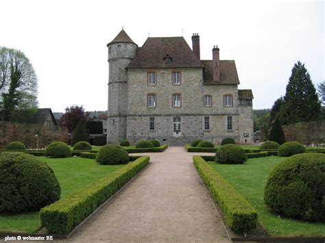 Le colombier (façades et toitures). chateau de Vascoeuil, musée Michelet ouvert au public
