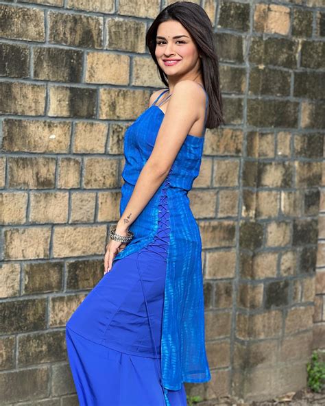 avneet kaur is quintessential sunkissed beauty in blue jasmin bhasin s bf aly goni likes it