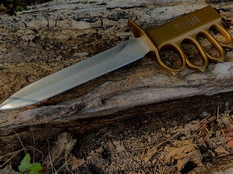 Brass Knuckle Knife A Multifunctional Fighting And Self Defense Tool