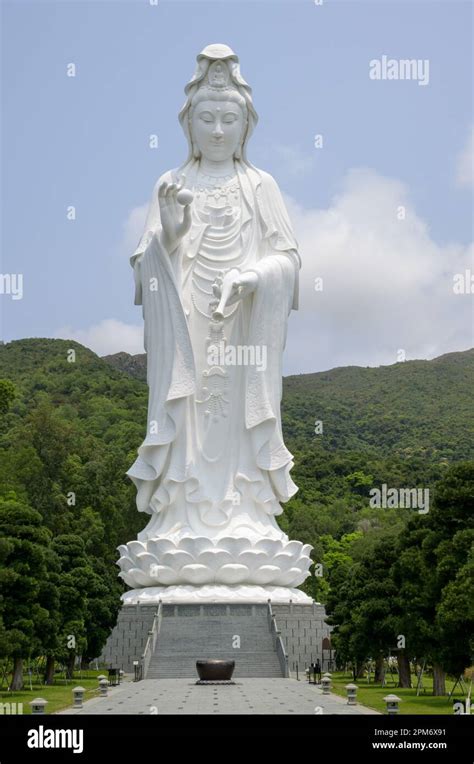 Hong Kong Sarchina April 11th 2023 Tsz Shan Monastery The 76 Meter