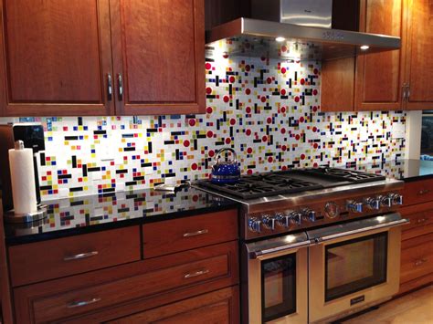 / the kitchen is the most important room in the house, we all know it and we all enjoy this happy thought, therefore we should all make the effort to improve it whether we only eat there or we spend. This #colorful #kitchen #backsplash Is a stunning focal ...