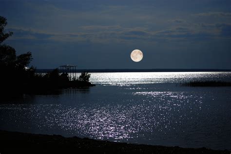 Луна Над Озером Фото Telegraph