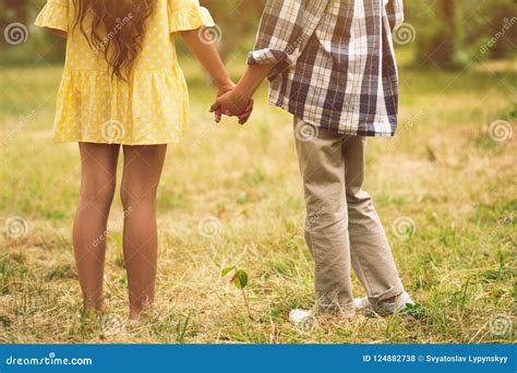 最も好ましい Boy And Girl Holding Hands 308128 Boy And Girl Holding Hands