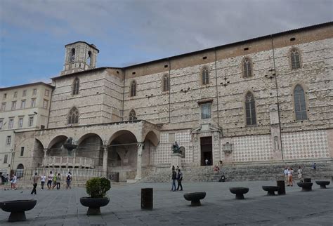 To Call The Cathedral Of San Lorenzo In Perugia Beautiful Would Be An