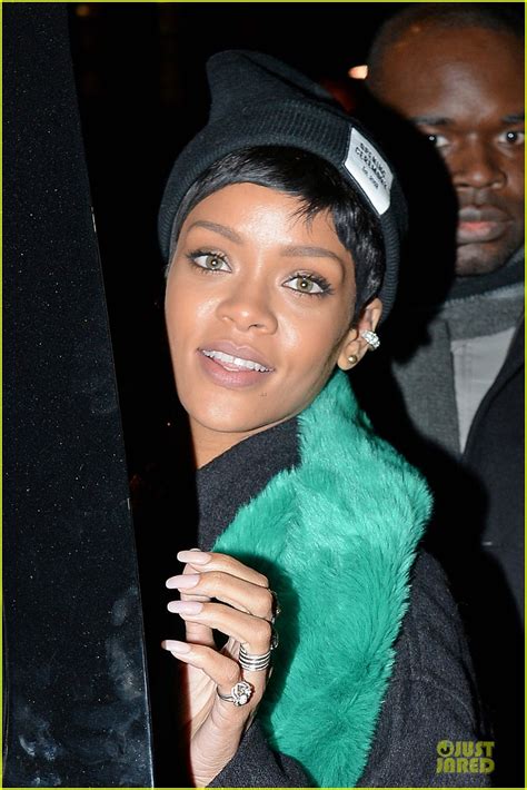Photo Rihanna Wraps Tupac Around Her Hands 09 Photo 3011703 Just Jared