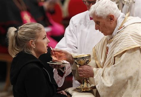 Why You Should Receive Communion Kneeling And On The Tongue Catholic Lane