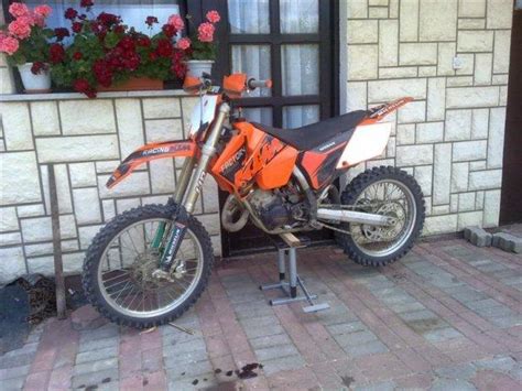 The ktm 125 sx model is a cross / motocross bike manufactured by ktm. KTM sx 125 cm3, 2005 god.