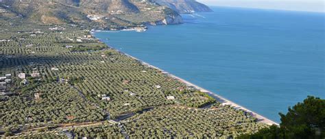 Foggia is a city in apulia (puglia) in italy. A Mattinata (Foggia) spiagge attrezzate gratuite per i ...