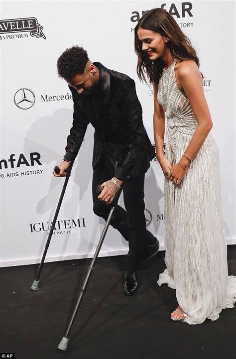 Welcome To Icechuks Blog Footballer Neymar Kisses His Girlfriend Bruna Marquezine As He Walks