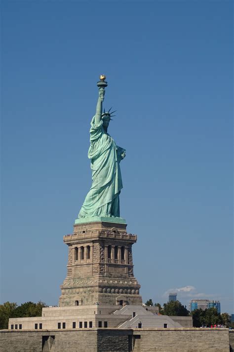 图片素材 空气 纪念碑 雕像 自由女神像 美国 地标 蓝色 雕塑 纪念馆 纽约 尖塔 艺术品 3456x5184