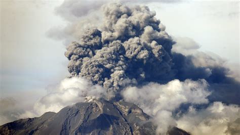 Chiles Calbuco Volcano Erupts Again