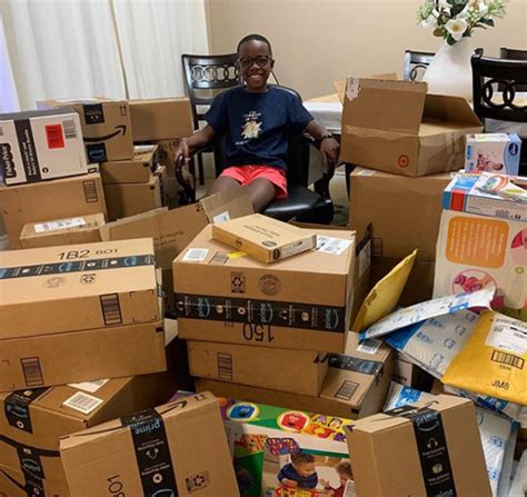 10 Year Old Donates 619 Toys To Childrens Hospital Now Hes Donating