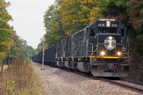 Death Star Days A Trio Of Illinois Central Sd70s Lead A Flickr