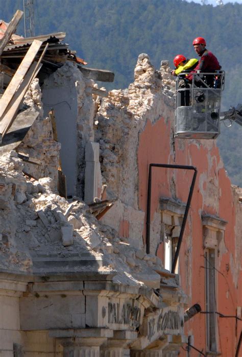 Its epicentre was near l'aquila. L'Aquila prima e dopo il terremoto - Photogallery - Rai News