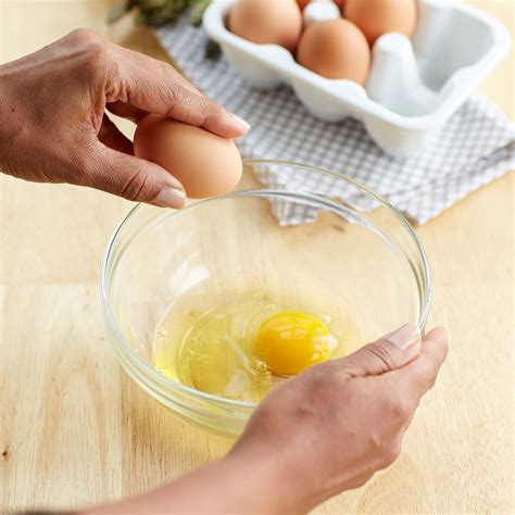 Yes Theres Actually A Best Method For Cracking Eggs Better Homes