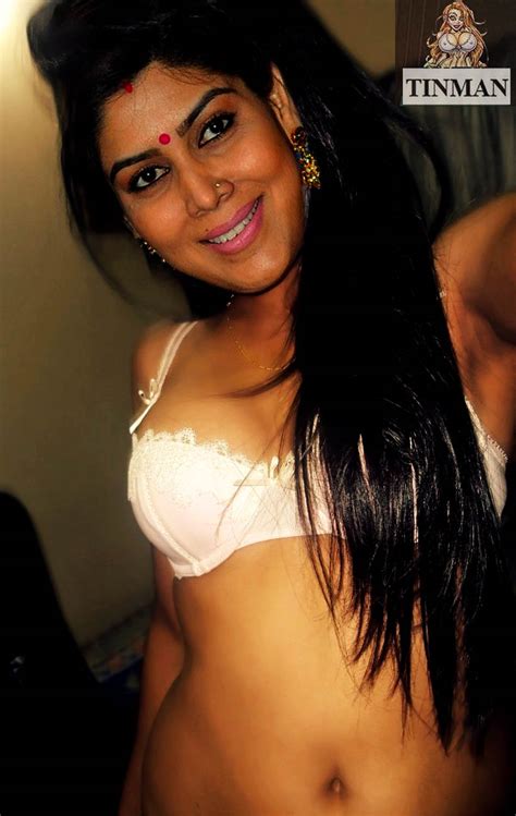 Scorching Bollywood Actress Bare Attractive Huge Juicy