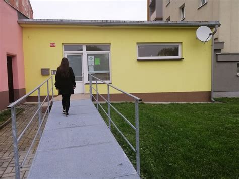 Fotky z kanceláře, videa a volná pracovní místa. Chodov: Člověk v tísni. Projekt ve městě končí, služby ale ...