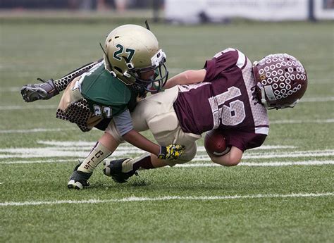 Med Researchers Youth Football Linked To Earlier Brain Problems Bu